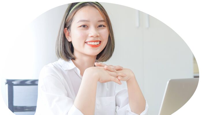 微笑む女性